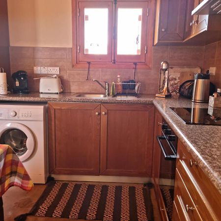 Fontana Traditional House Anarita Екстериор снимка