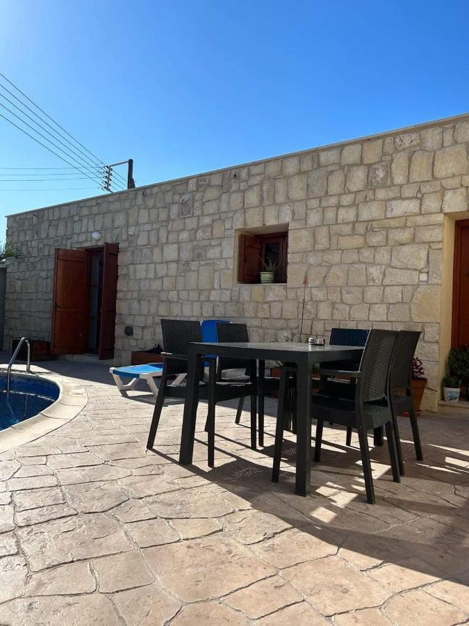 Fontana Traditional House Anarita Екстериор снимка