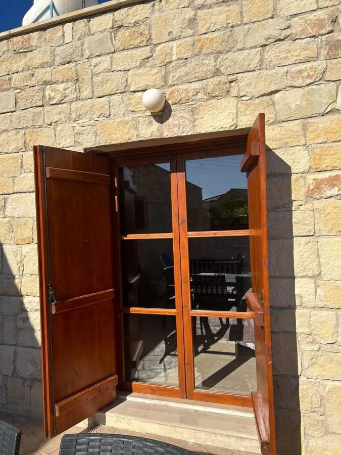 Fontana Traditional House Anarita Екстериор снимка