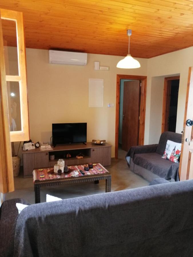Fontana Traditional House Anarita Екстериор снимка