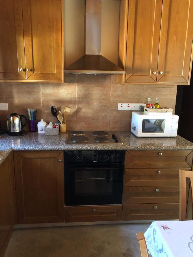 Fontana Traditional House Anarita Екстериор снимка
