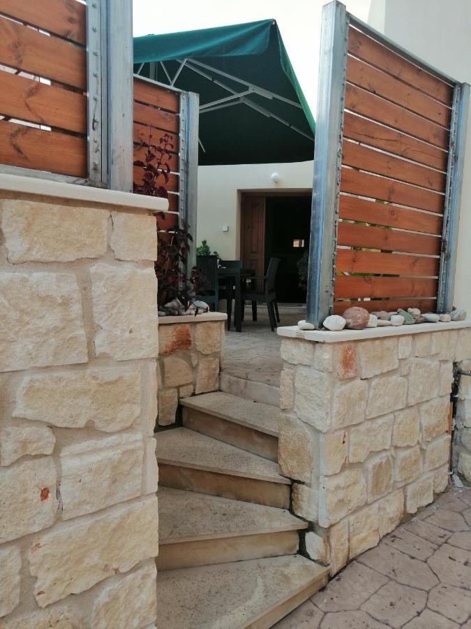Fontana Traditional House Anarita Екстериор снимка